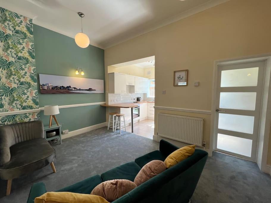 Cosy Coach House Garden Apartment By The Sea, Own Entrance Door, Garden Terrace With Exclusive Rear Door Access & Free Reserved Parking Space Only 2 Mtrs From Your Apt Door! Early Checkin From 3Pm And Late Check Out Till 11Am Available! Broadstairs Exterior photo